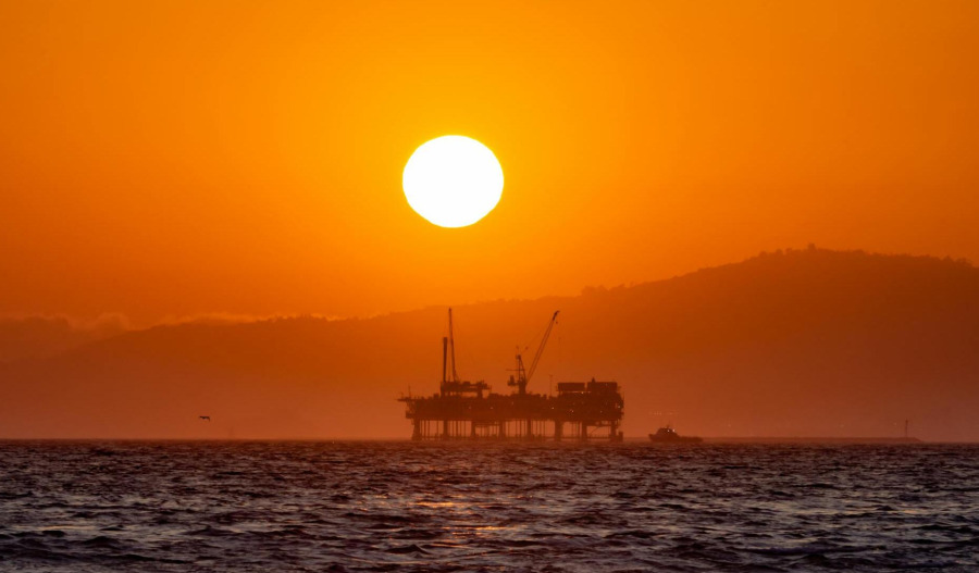Oil dips amid rising Russia-Ukraine peace talk hopes