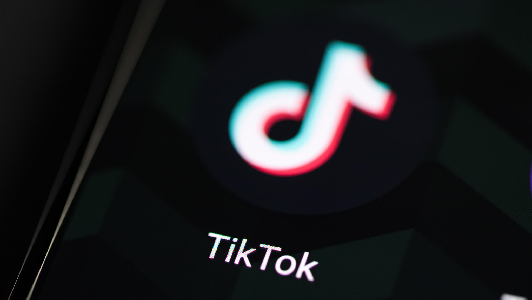 White House opens TikTok account before ban deadline
