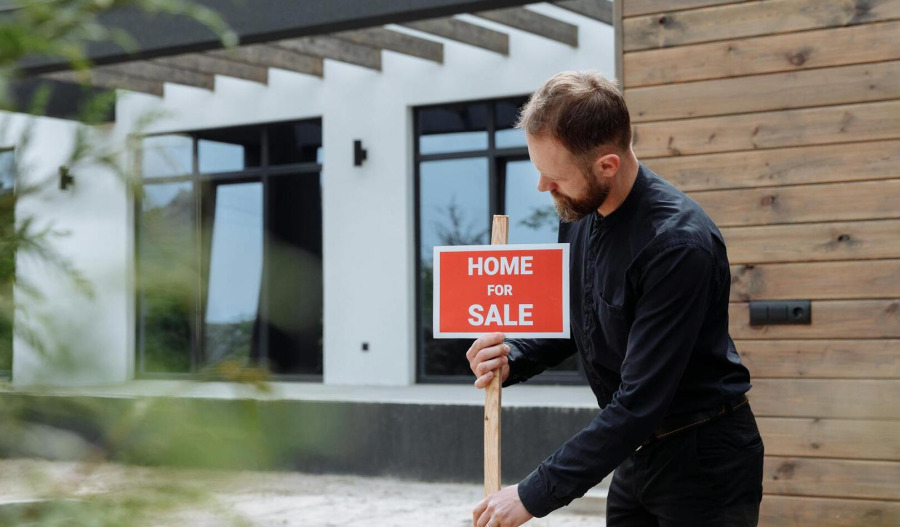 US existing home sales rise 2% in July