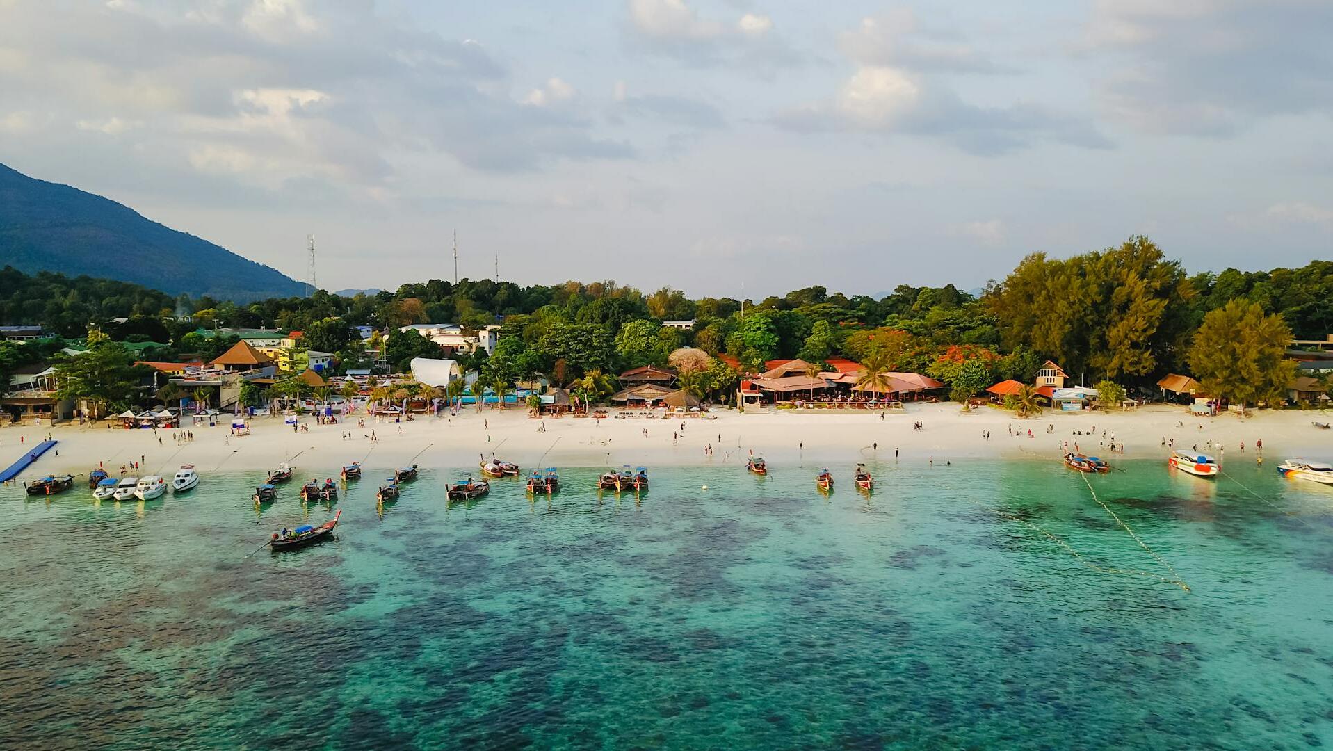 Thailand weighs offering free flights to tourists