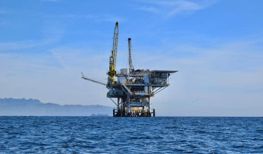 Oil edges higher; Ukraine strikes Russian energy sites