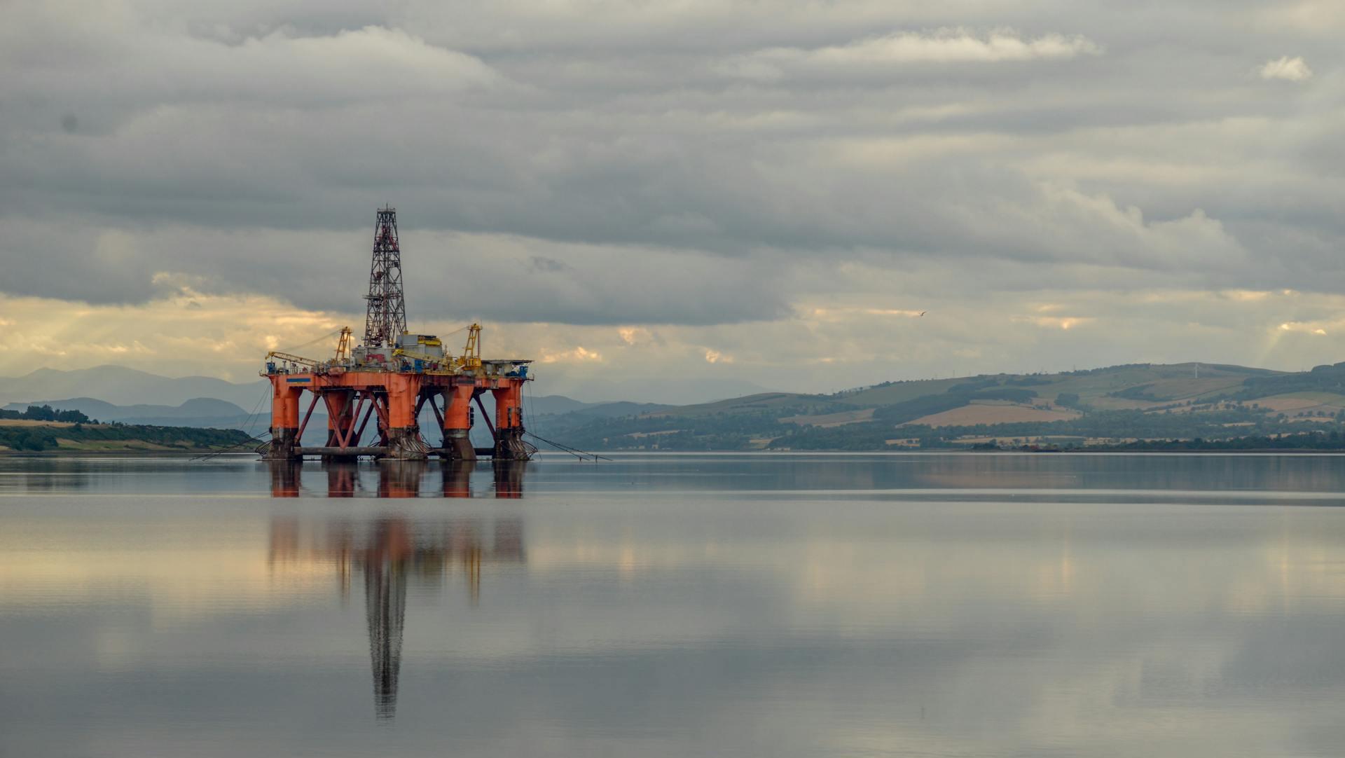 Oil holds steady; Ukraine war, US-India tariffs weigh