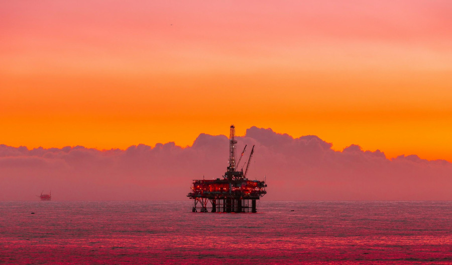 Oil prices retreat as India tariffs weigh on market
