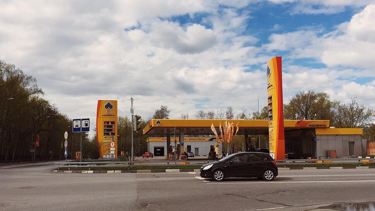 Rosneft blames OPEC+ for first half net income plunge