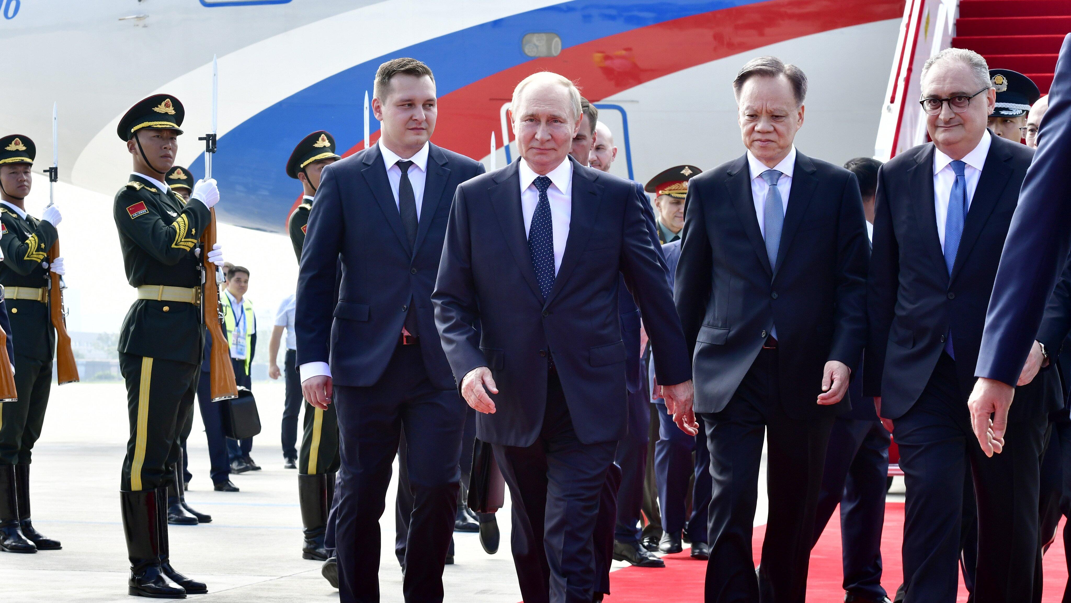 Putin, Modi join Xi at SCO summit amid trade tensions