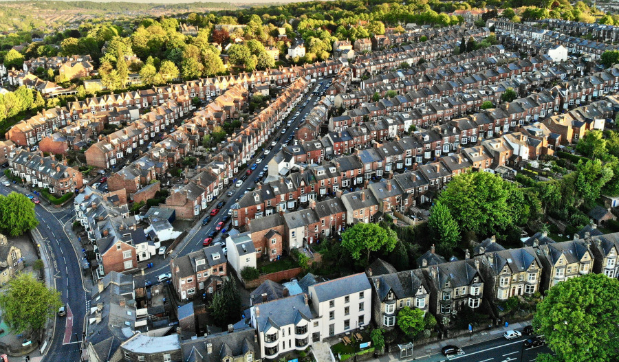 UK housing price growth slows amid high mortgage costs