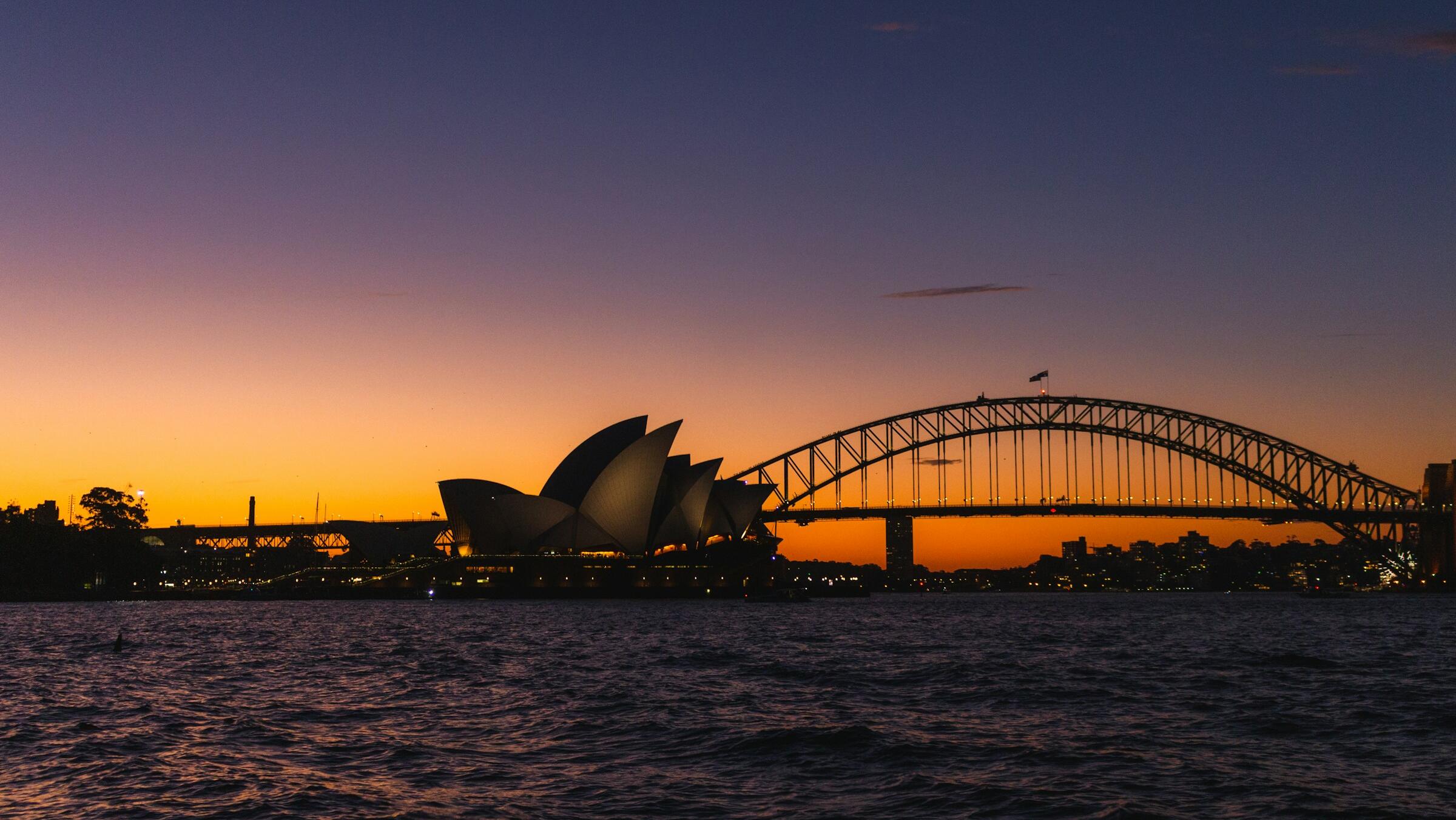 ASX 200 slumps to 2wk low as bond yields rise