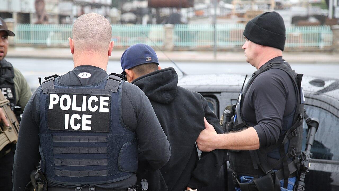 Supreme Court ends curbs on immigration raids