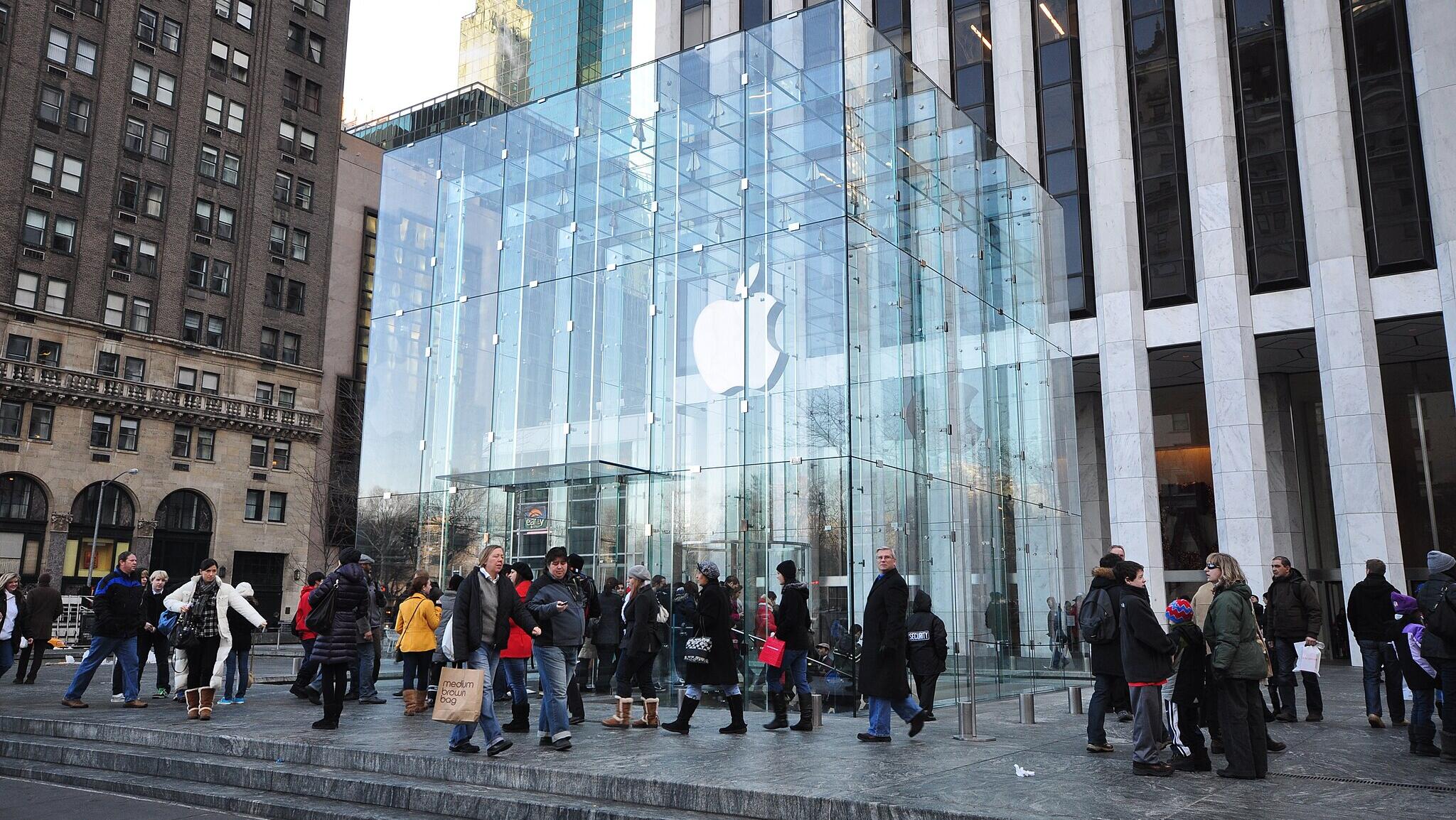 Apple unveils thinnest iPhone yet at awe-dropping event