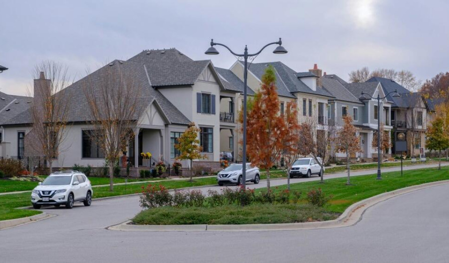 US mortgage demand rises as loan rates fall