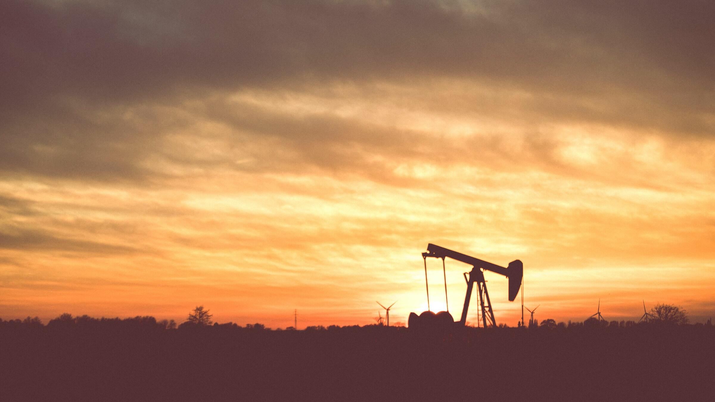 Oil prices fall on oversupply, US demand worries