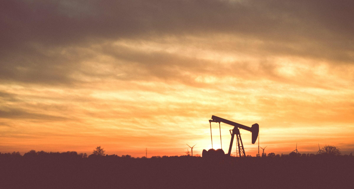 Oil prices fall on oversupply, US demand worries