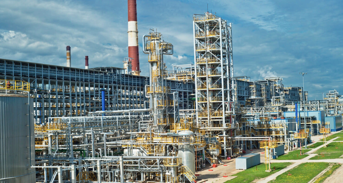 Ukraine attacks major Russian oil refinery