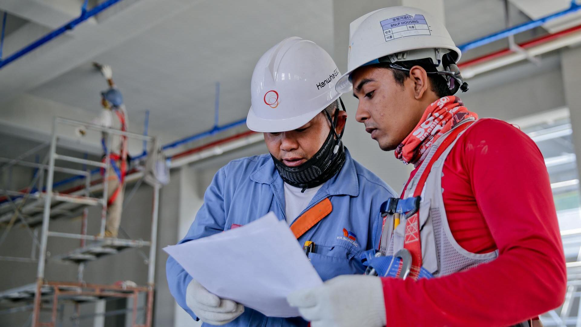 US housing starts, building permits plummet in August