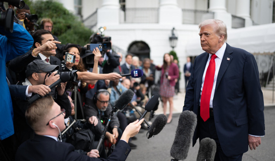 Trump to meet Democrats as shutdown looms