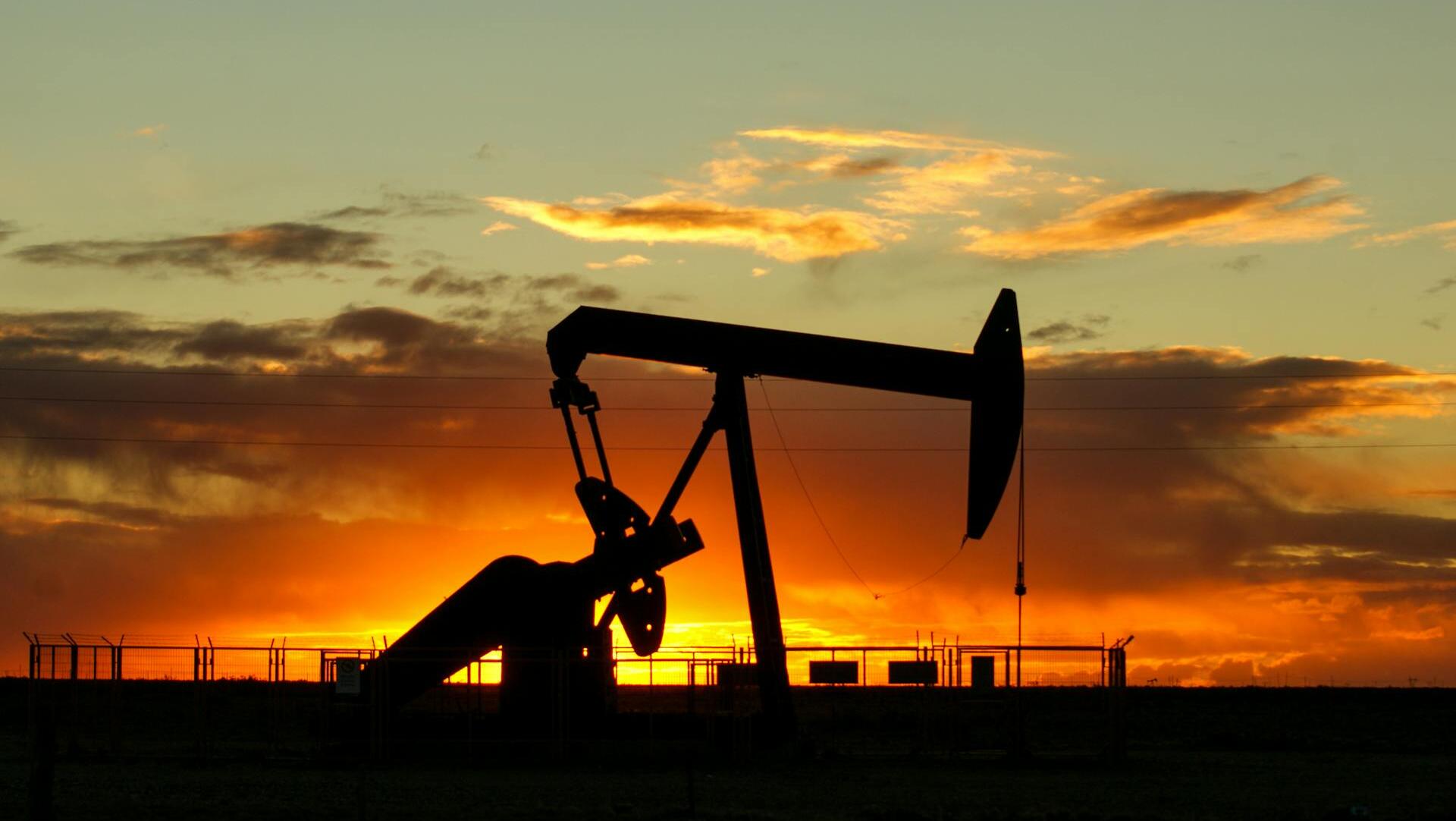 Oil prices slip as Iraq, Kurds strike pipeline deal