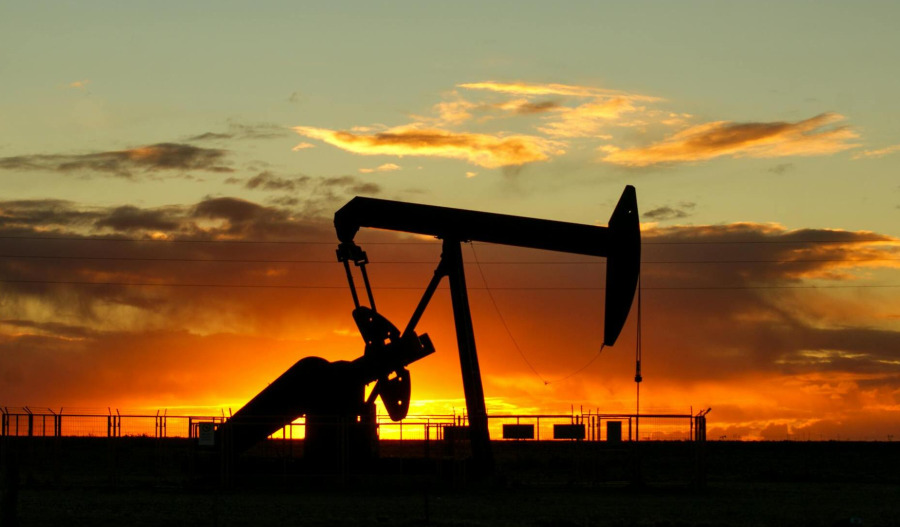 Oil prices slip as Iraq, Kurds strike pipeline deal