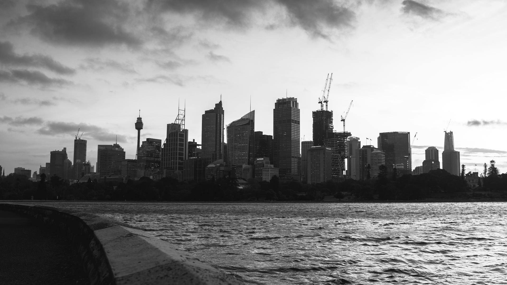 ASX 200 falls 0.9%; Financials, Health Care lead declines