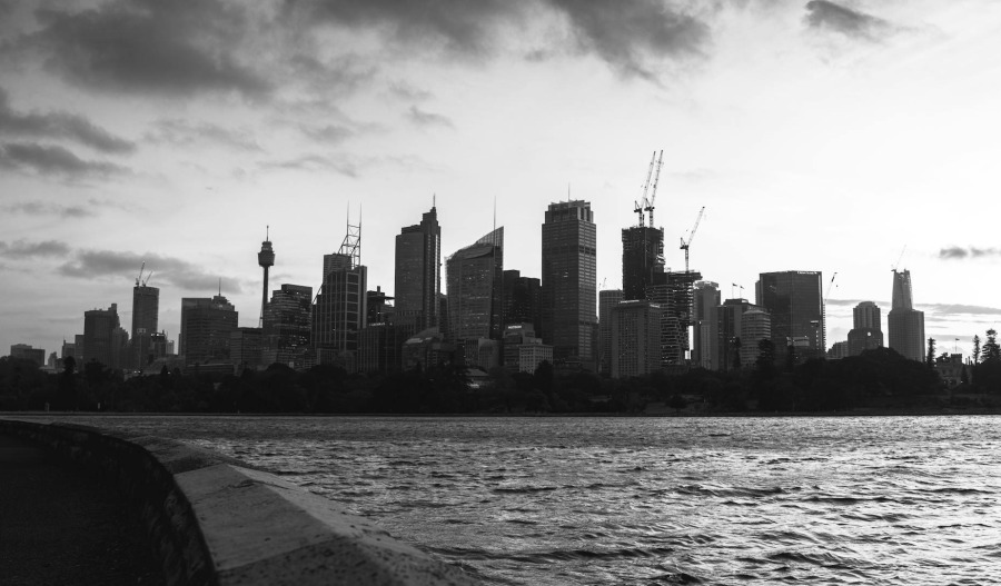 ASX 200 falls 0.9%; Financials, Health Care lead declines