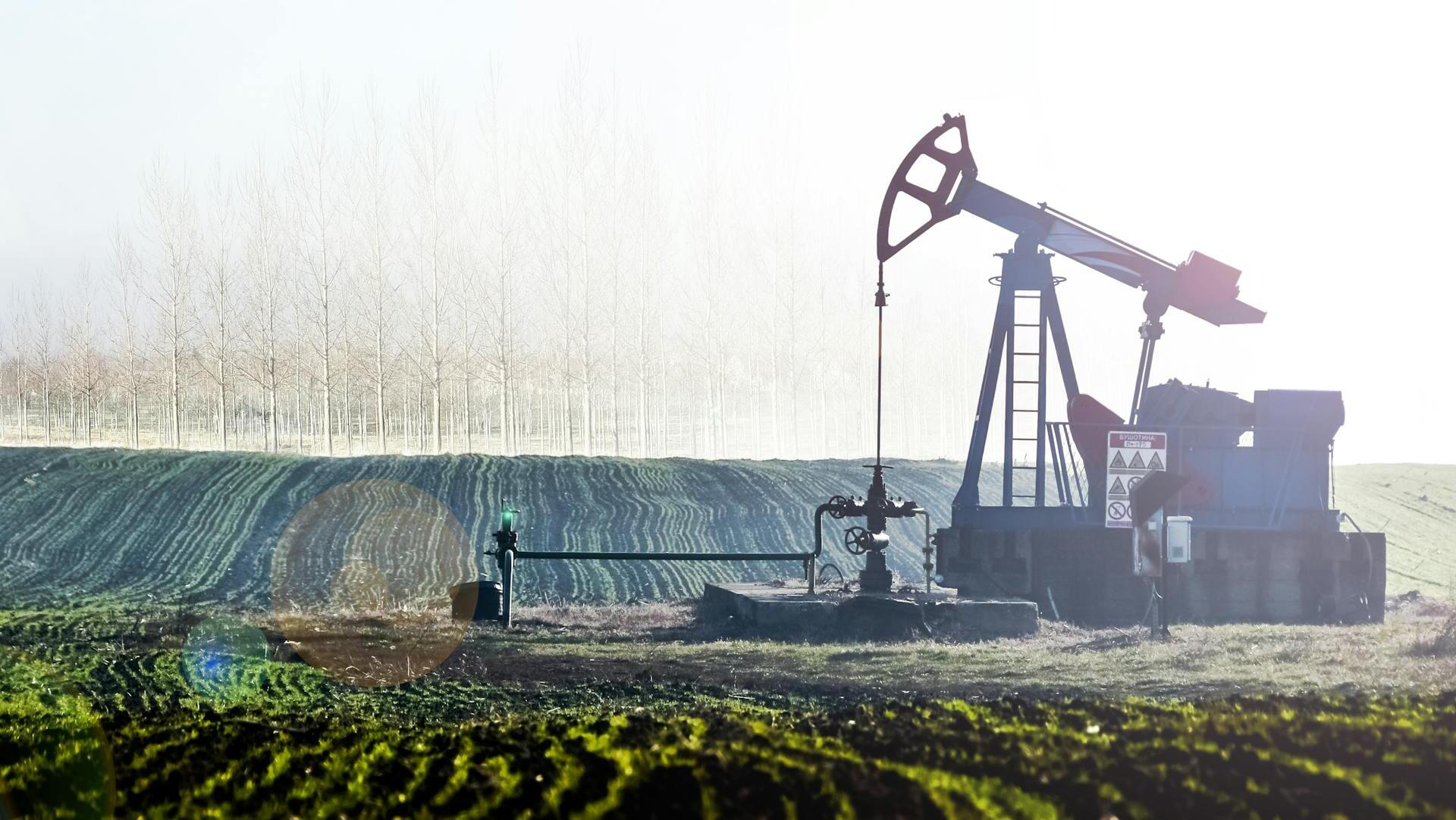Oil trades at multiweek highs on Russian export cuts