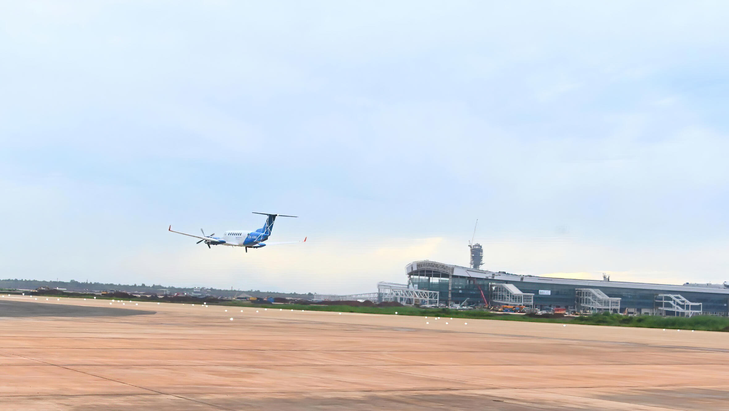 Vietnam's new airport starts calibration flights
