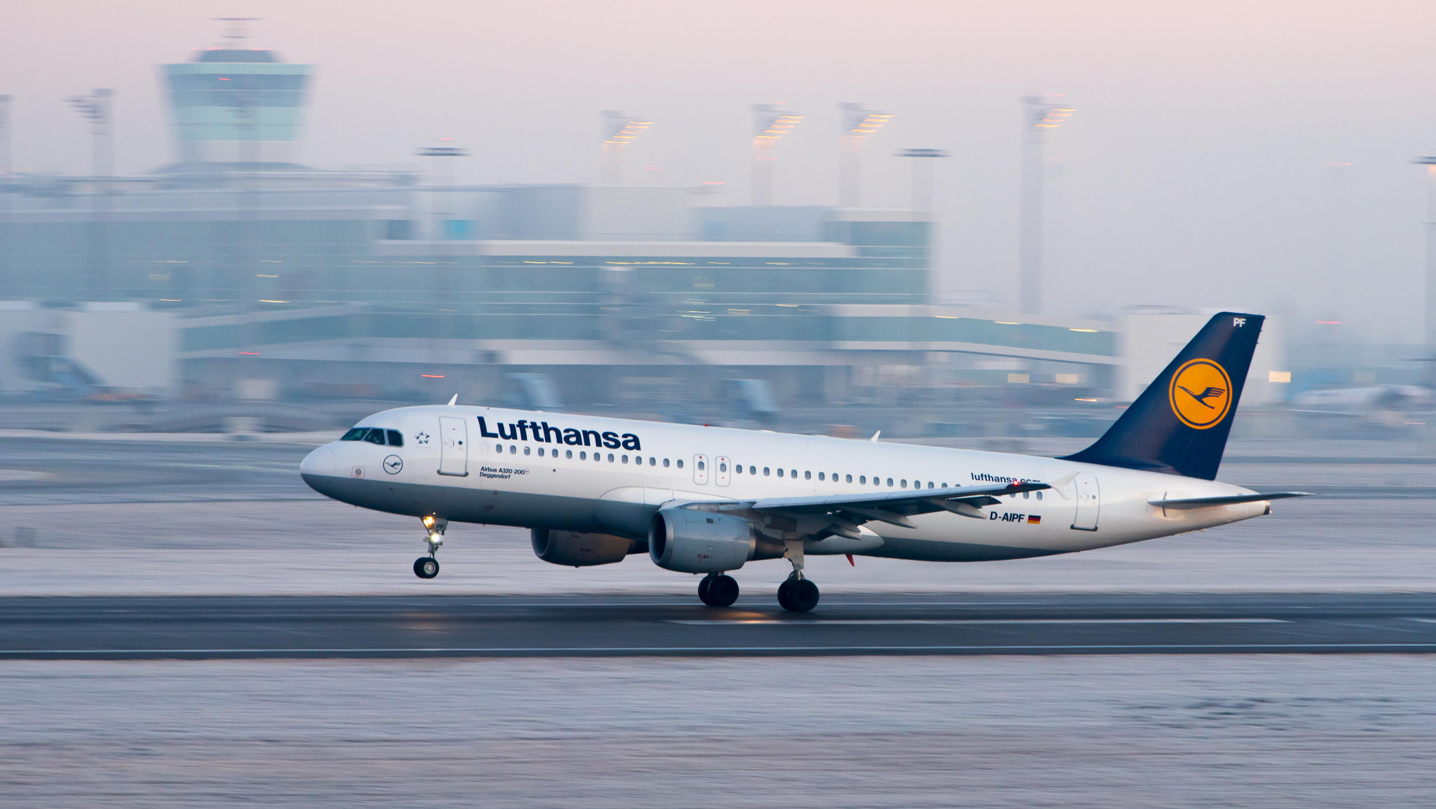 Lufthansa cuts 4,000 jobs, leans on AI for profit push