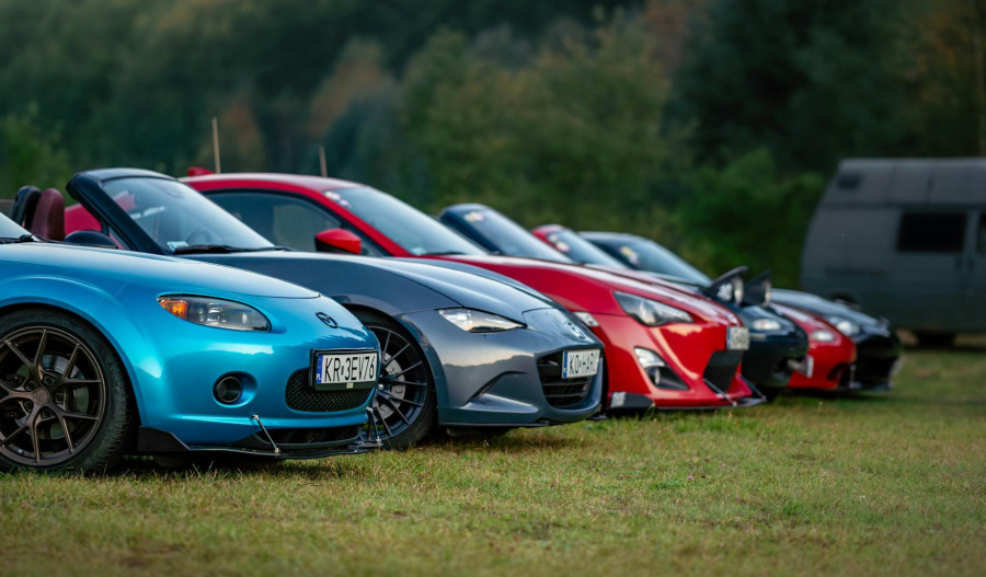 Toyota and Mazda plan hybrid sports car partnership