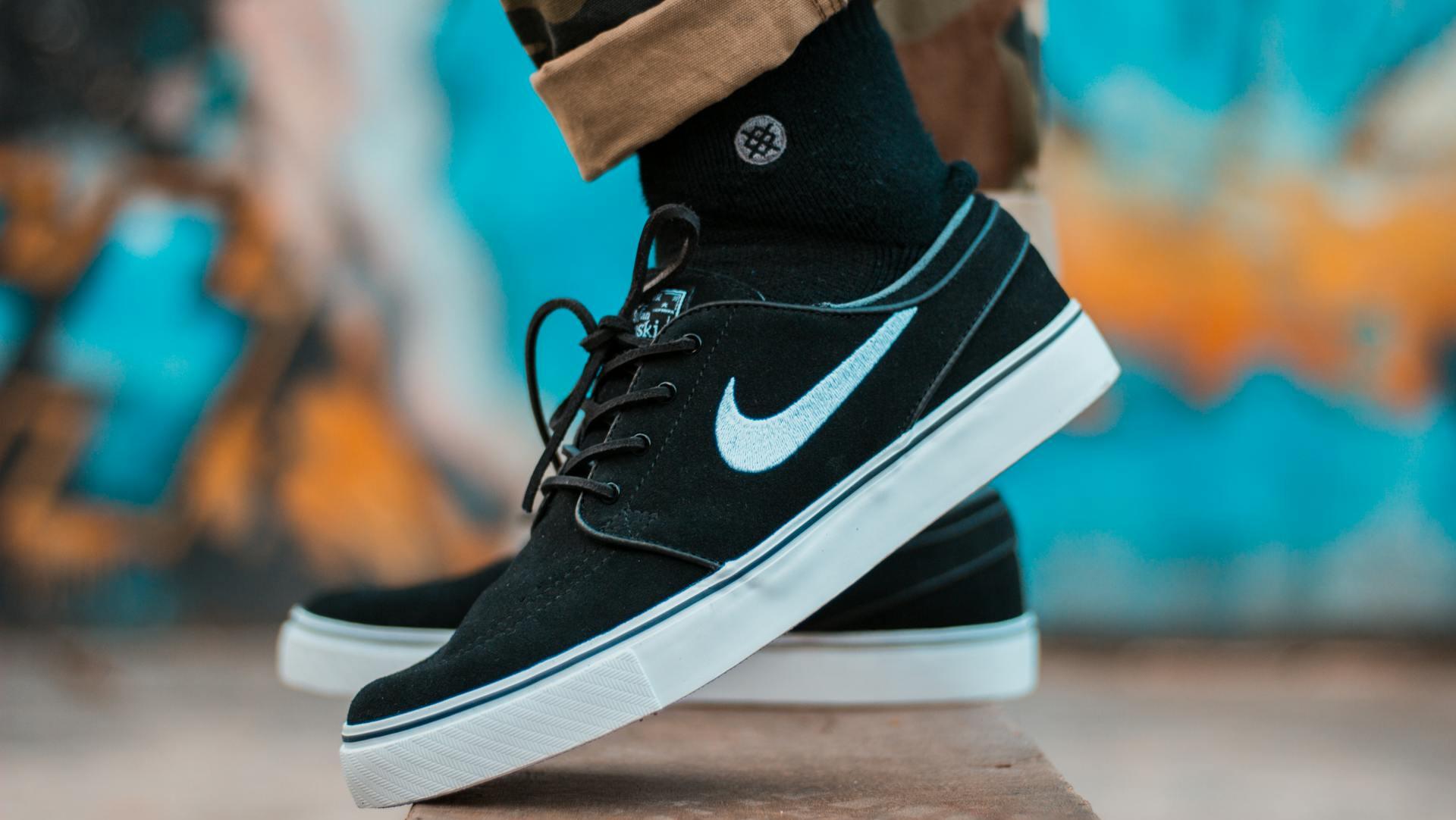 Nike shares strengthen despite drop in Q1 earnings