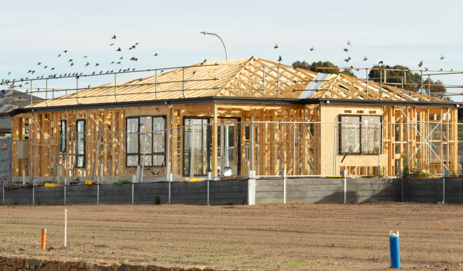 Australian dwelling approvals extend declines in August