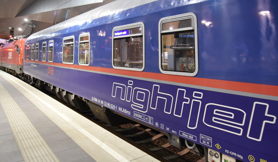 Paris night train to end amid France's budget cuts