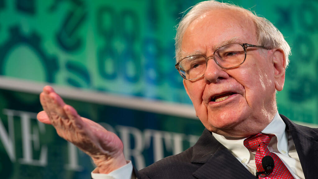 Buffett's fall in Berkshire Hathaway operating earnings