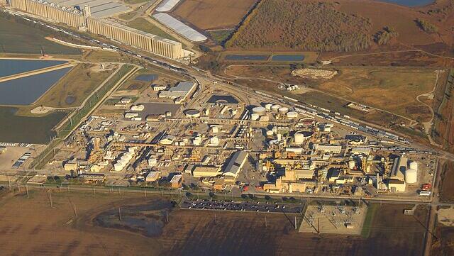 Berkshire Hathaway, Occidental confirm OxyChem deal