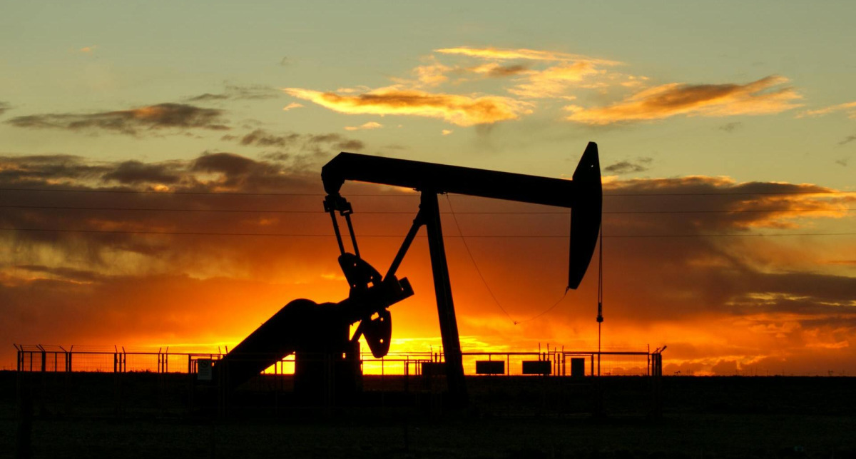 Oil ticks up; set for steepest weekly fall since June