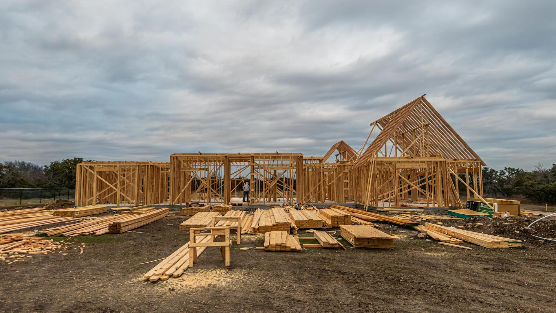 Trump urges Fannie Mae, Freddie Mac to spur homebuilders