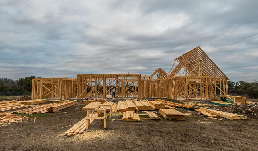 Trump urges Fannie Mae, Freddie Mac to spur homebuilders