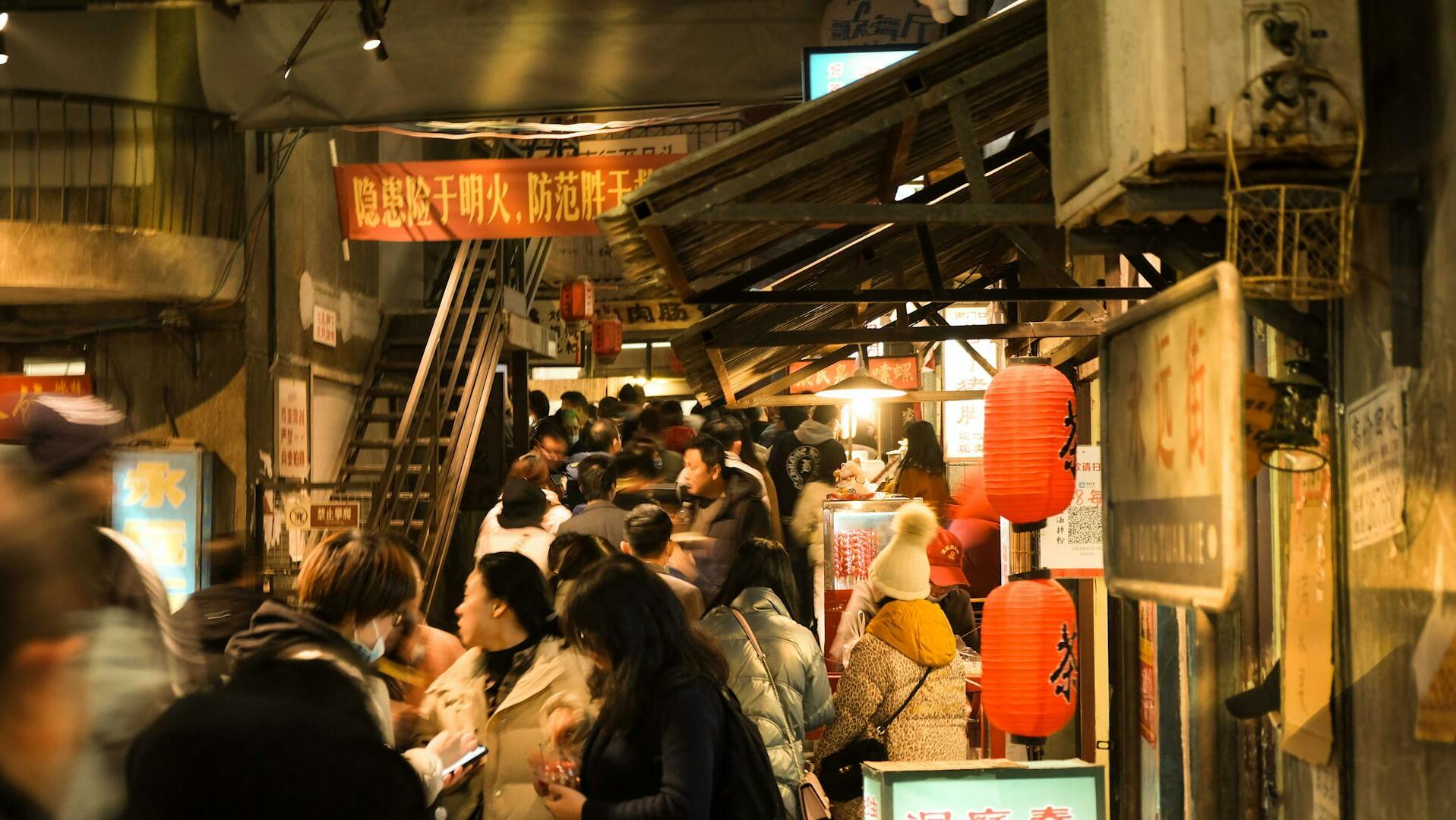 China braces for end-of-holiday travel surge