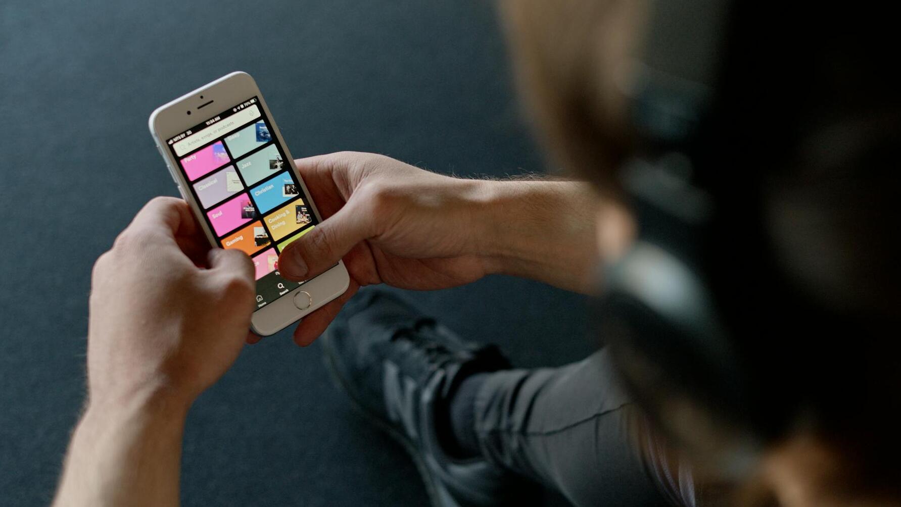 Streaming services move towards tagging AI-created music