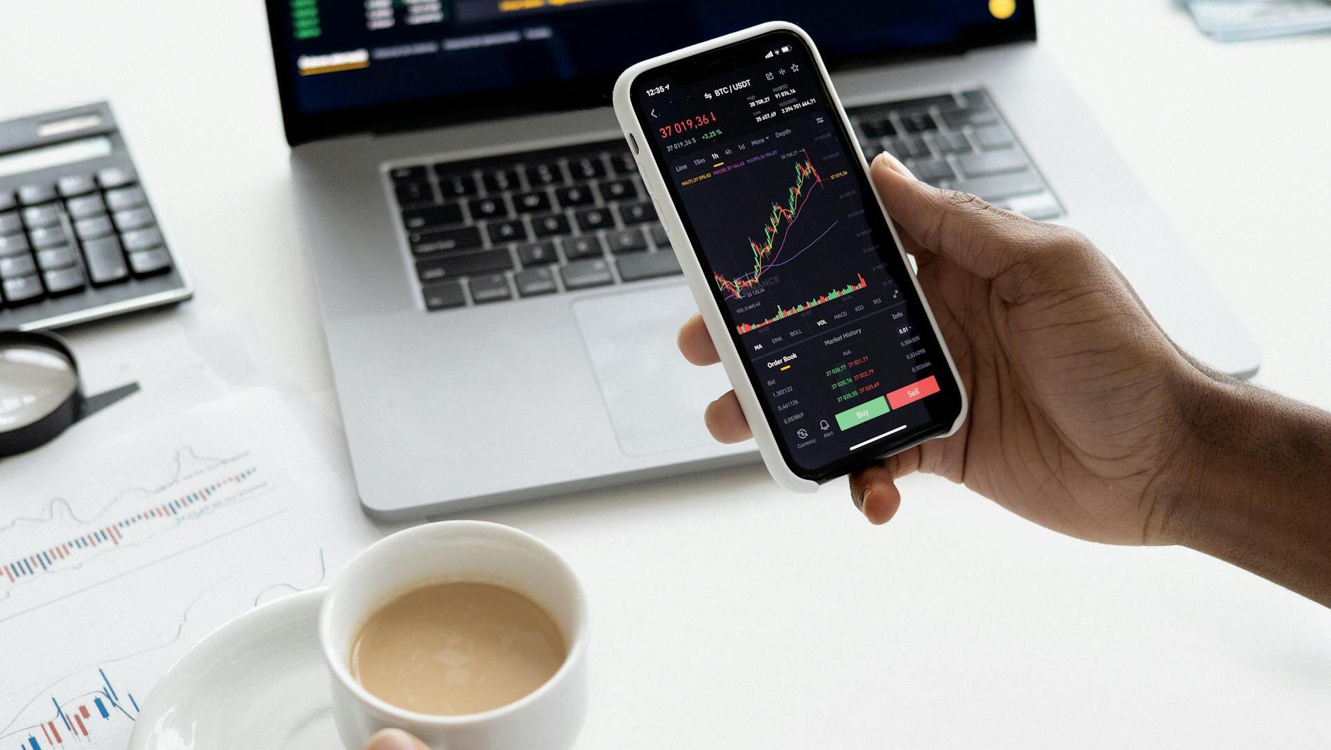 US futures rise despite markets closing lower