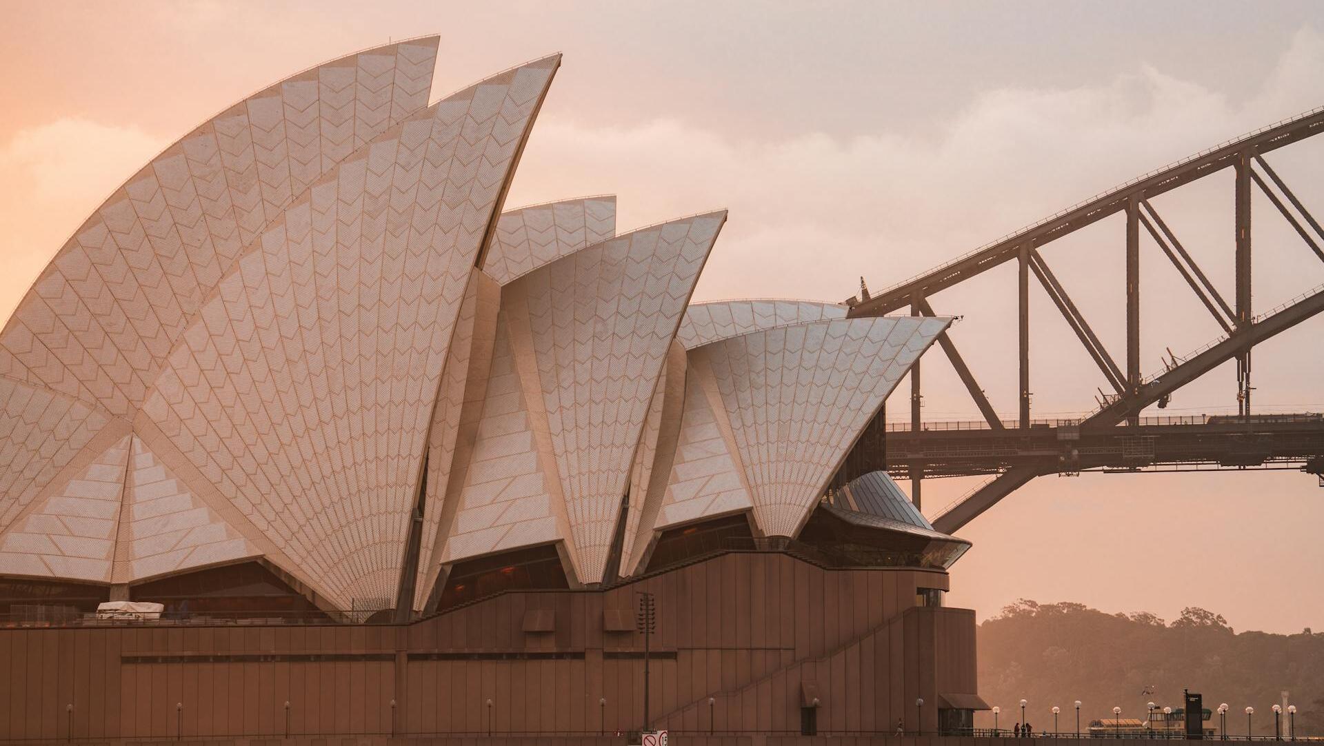 ASX dips as gold, oil stocks fall amid Gaza peace deal