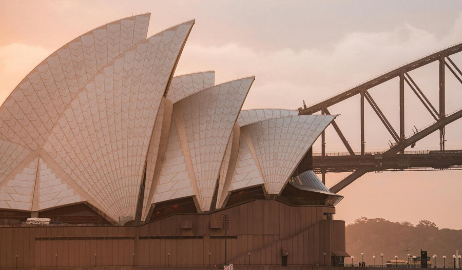 ASX dips as gold, oil stocks fall amid Gaza peace deal
