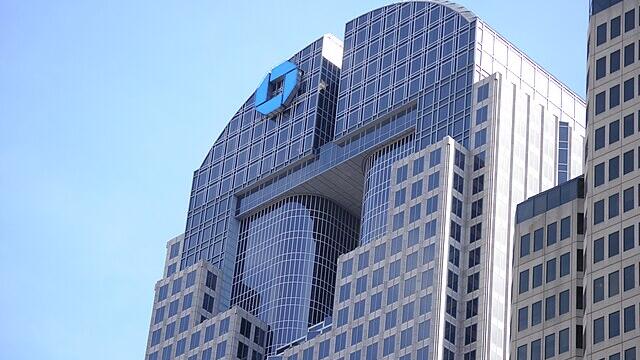 JPMorgan Chase lifts Q3 net income, shares fall 1.9%