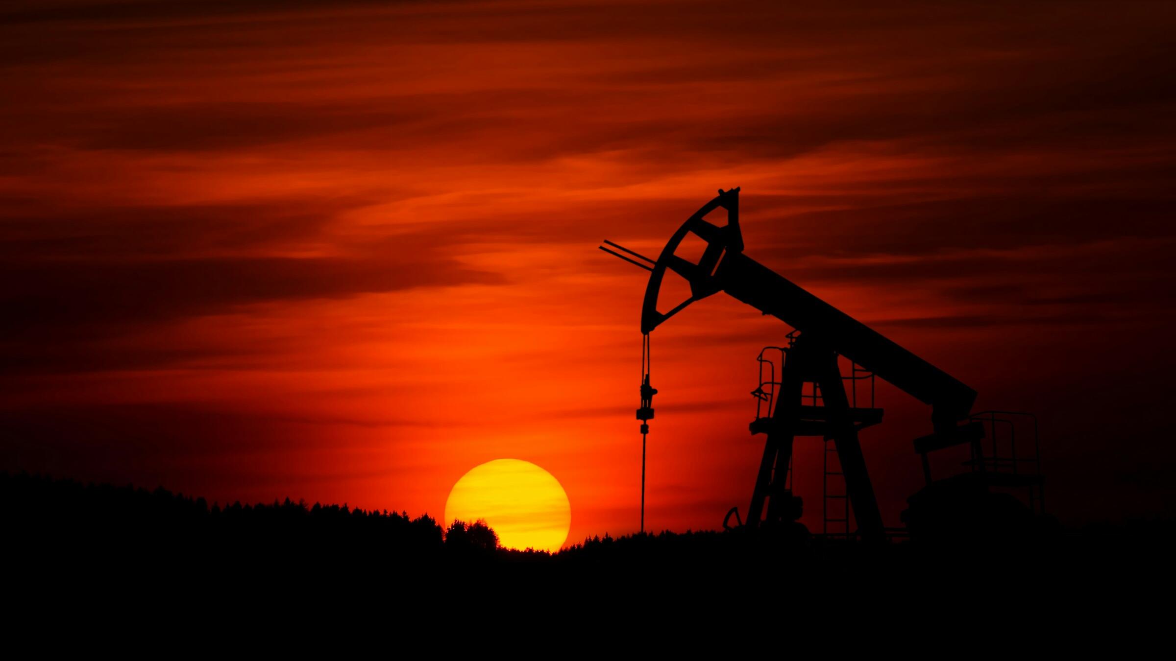 Oil extends 5-month lows; IEA warns of 2026 surplus