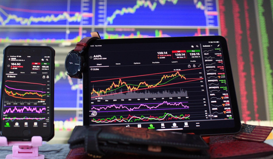Live blog: Earnings season - Netflix, Coca-Cola, & more