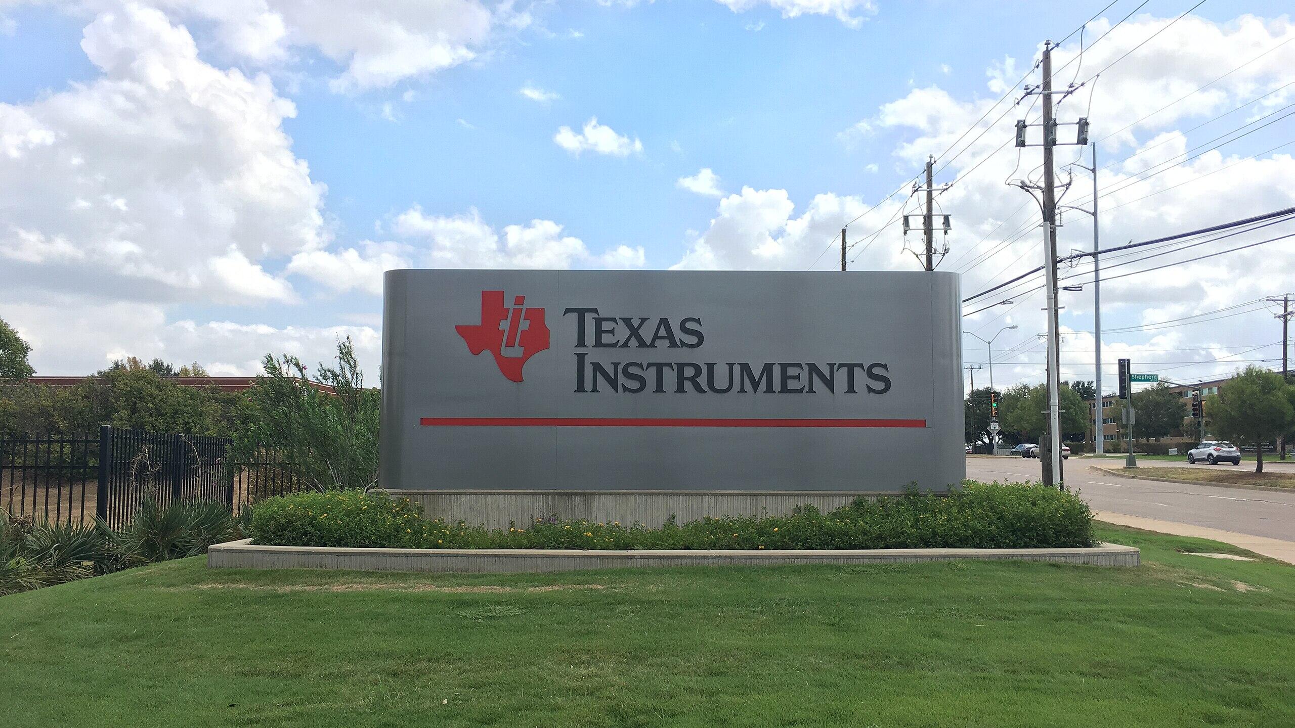 Texas Instruments slumps 8.1% on weak Q4 outlook