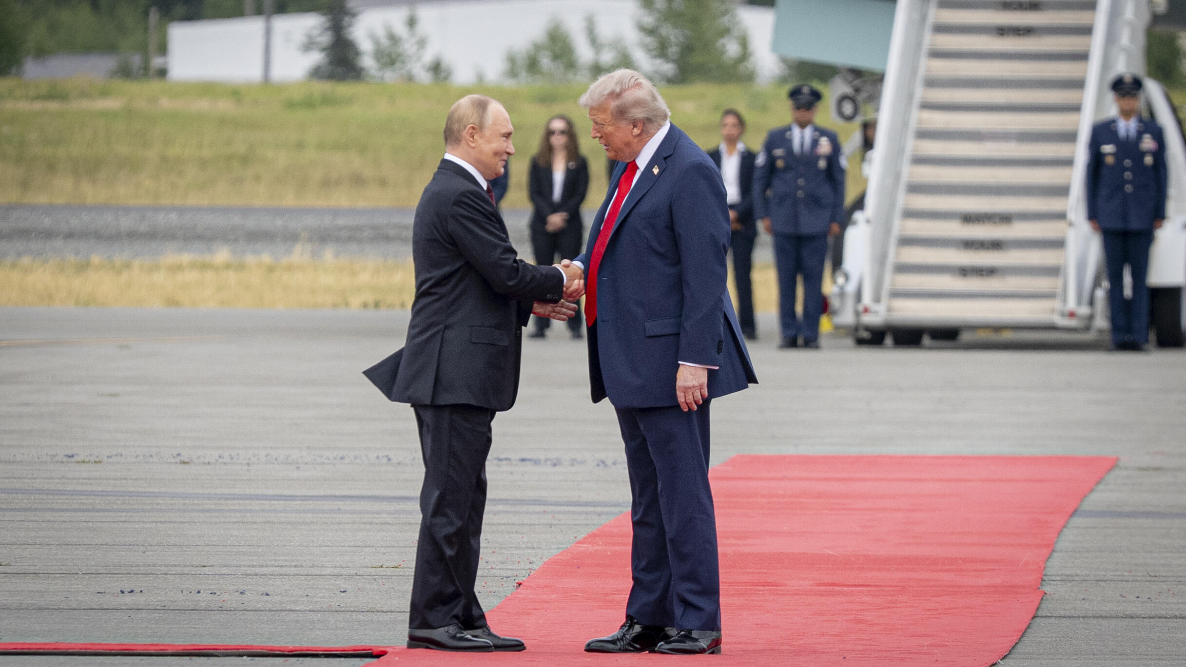 Trump and Putin summit delayed amid ceasefire rejection