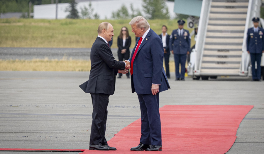 Trump and Putin summit delayed amid ceasefire rejection