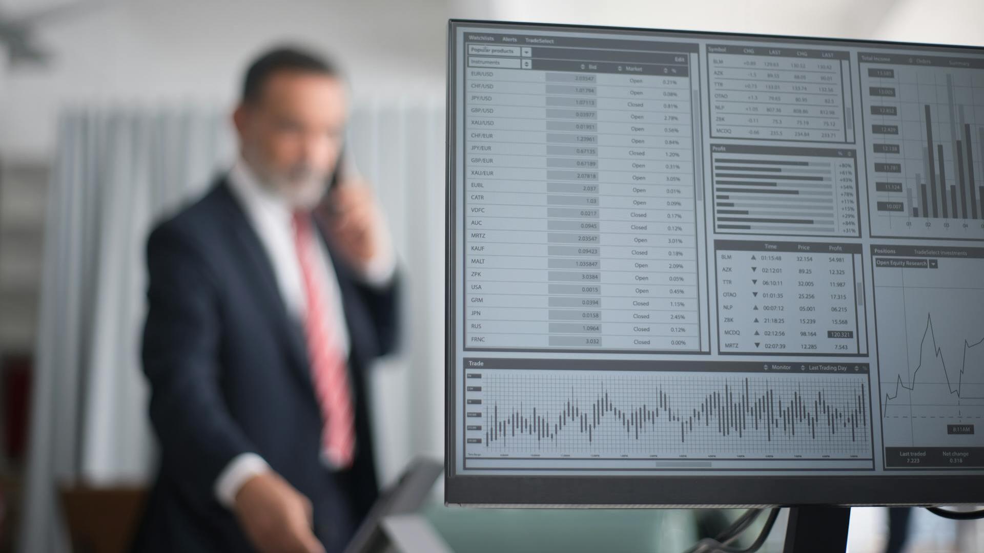 LICs lag as macro headwinds hit performance