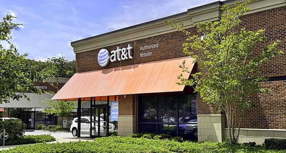 AT&T sticks to guidance after flat Q3 result