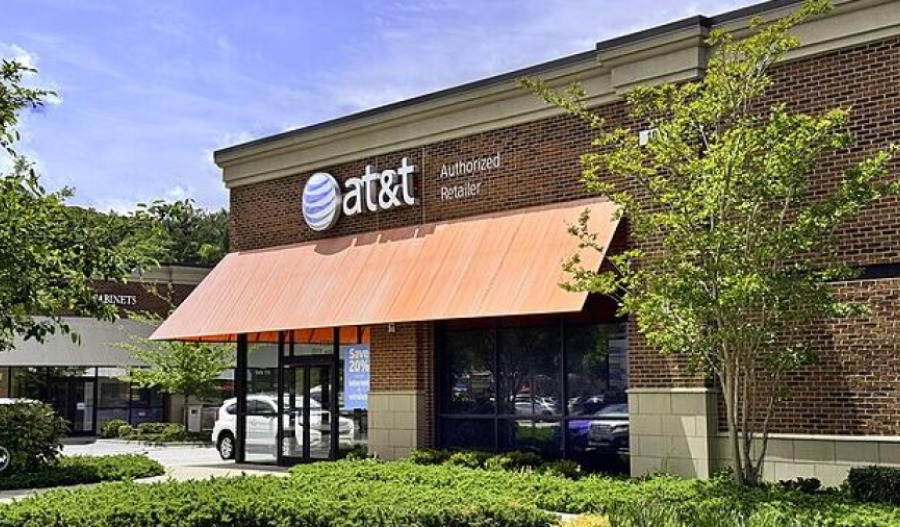 AT&T sticks to guidance after flat Q3 result