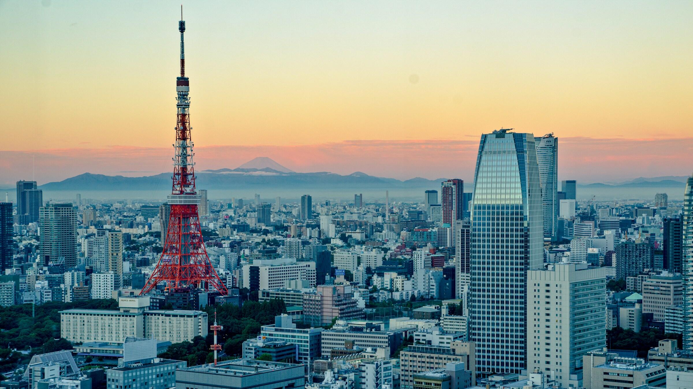 APAC markets extend decline; trade tensions hit sentiment